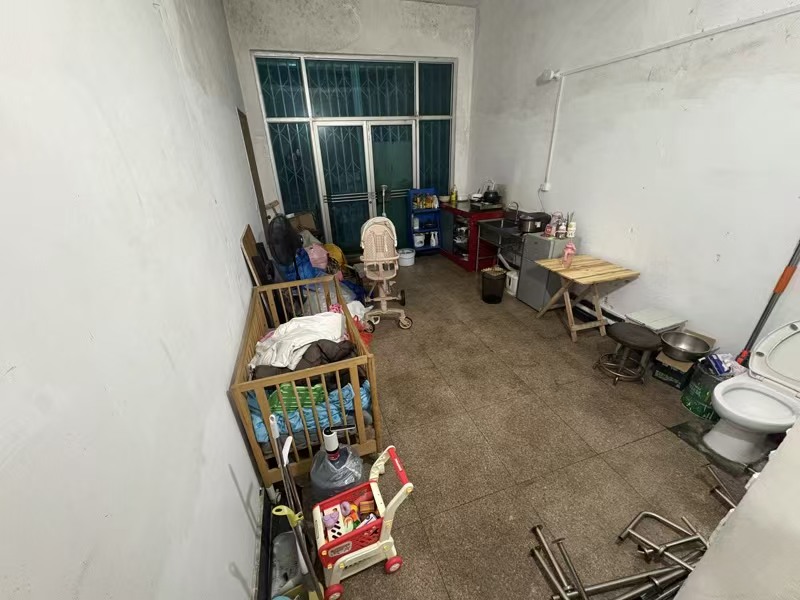 好运转(两朵FA)秀洲区洪合纯一层90平服装店转让可做餐饮业态不限