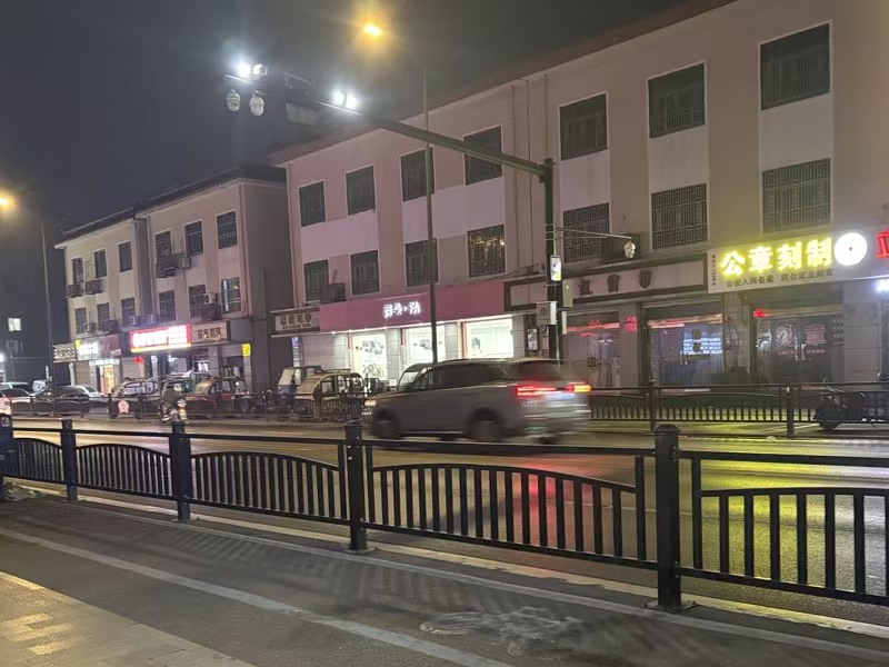 好运转(两朵FA)秀洲区洪合纯一层90平服装店转让可做餐饮业态不限