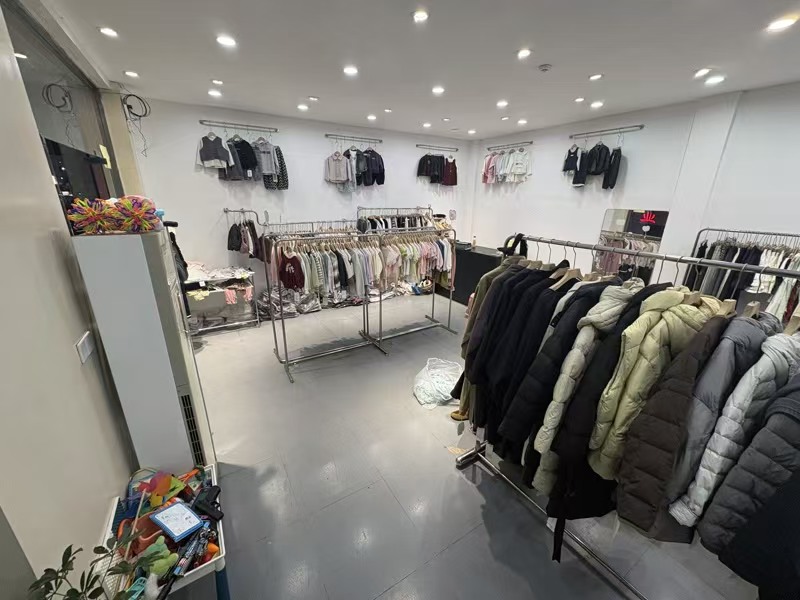 好运转(两朵FA)秀洲区洪合纯一层90平服装店转让可做餐饮业态不限