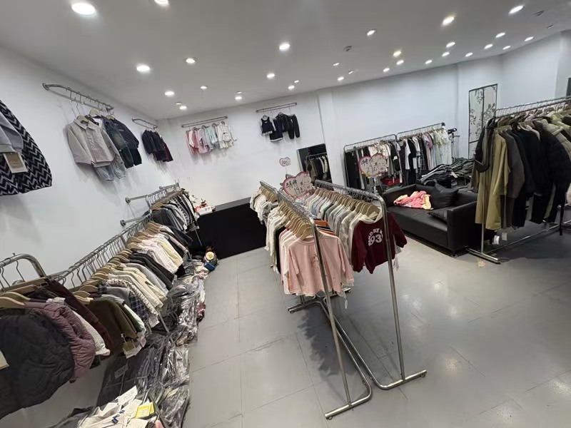 好运转(两朵FA)秀洲区洪合纯一层90平服装店转让可做餐饮业态不限