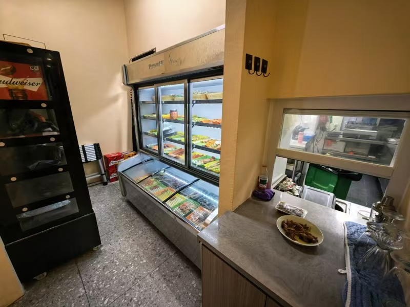 好运转（小吃店转让）纯一层，2间门面，65㎡，房租2500元/月，小吃店转让