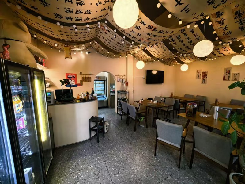 好运转（小吃店转让）纯一层，2间门面，65㎡，房租2500元/月，小吃店转让