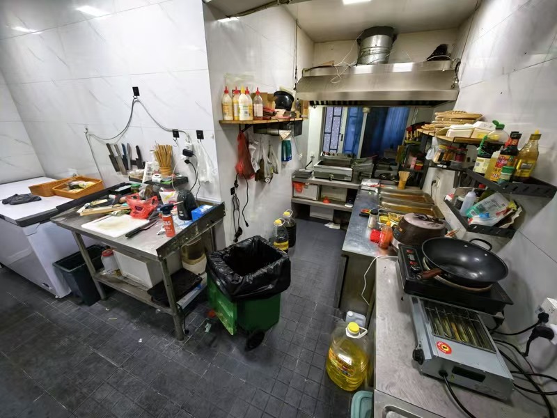 好运转（小吃店转让）纯一层，2间门面，65㎡，房租2500元/月，小吃店转让