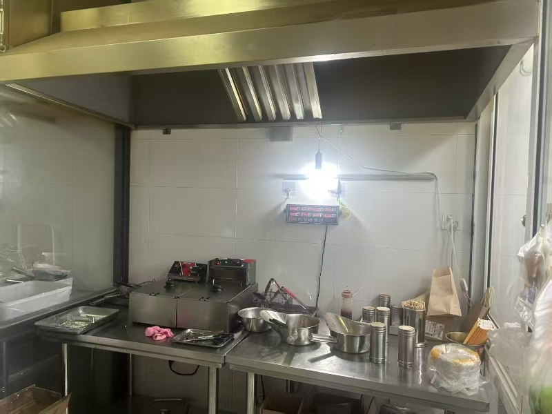 好运转（巴弟鸡排）桐乡市校场东路661号，振东实验中小学对面餐饮一条街，33㎡鸡排店转让、