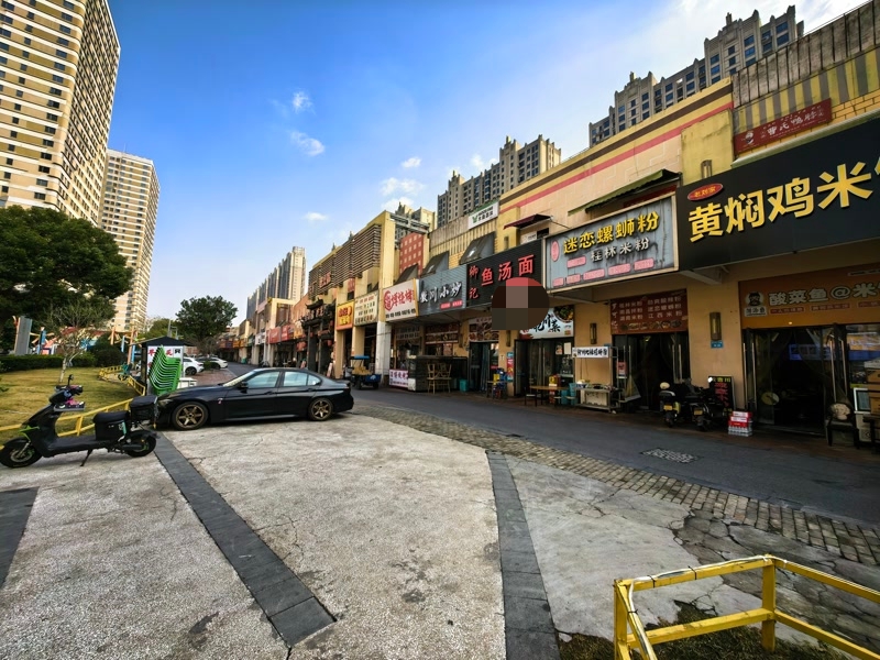 好运转（卿记鱼汤面川菜）南湖区万达广场春江中心8年餐饮店转让