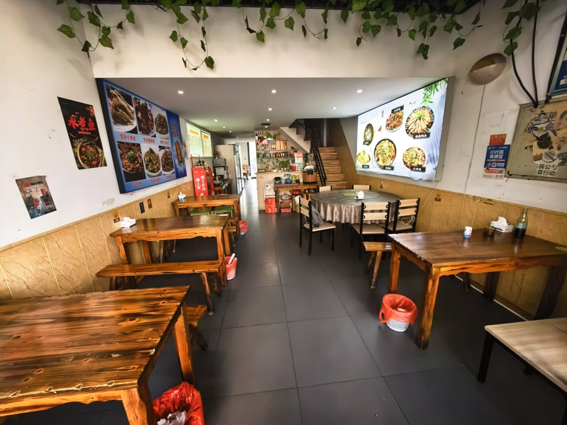 好运转（卿记鱼汤面川菜）南湖区万达广场春江中心8年餐饮店转让