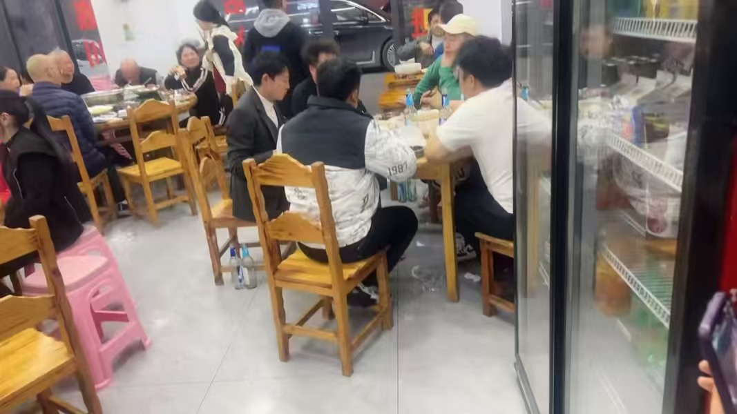 好运转（浙嘉川菜馆）这里外来居民占比75%、纯一层3间140平餐饮店转让