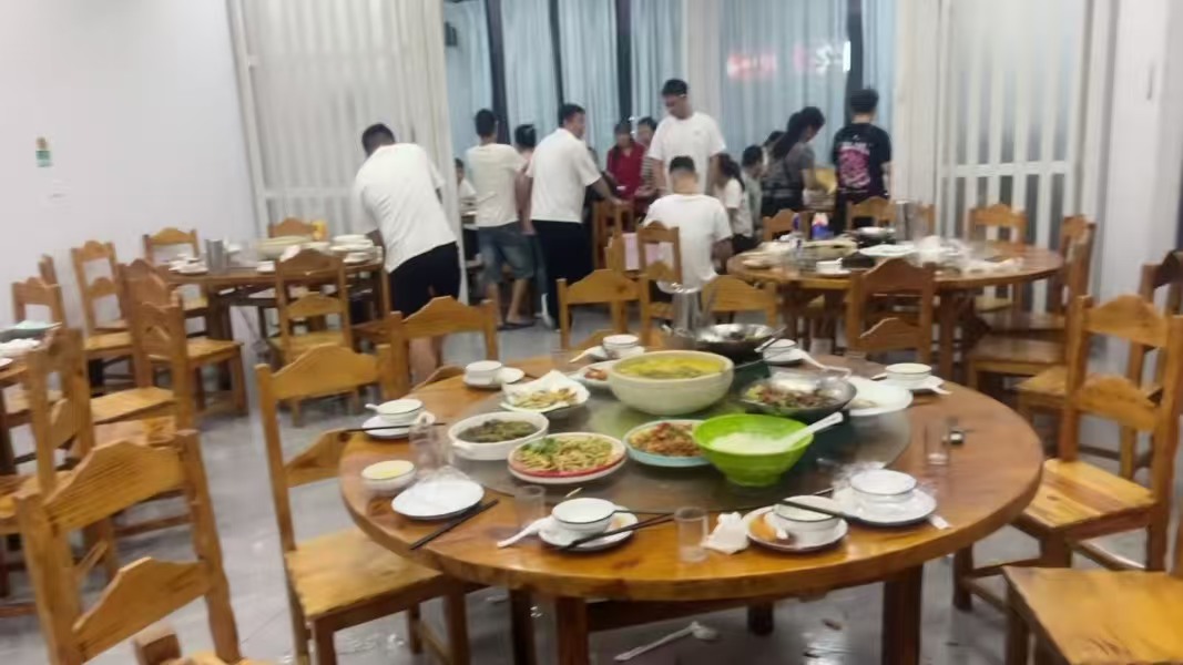 好运转（浙嘉川菜馆）这里外来居民占比75%、纯一层3间140平餐饮店转让