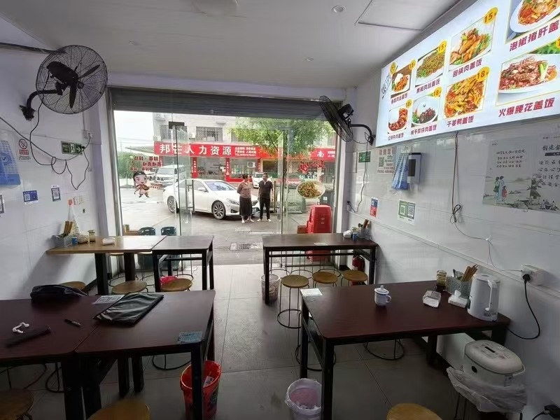 好运转（开心小吃）40平小吃店转让、房租2083/月