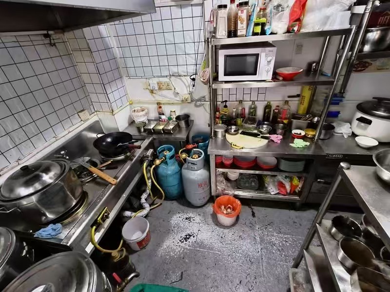 好运转（开心小吃）40平小吃店转让、房租2083/月