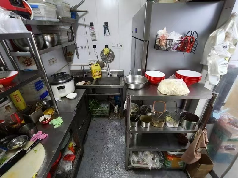 好运转（开心小吃）40平小吃店转让、房租2083/月