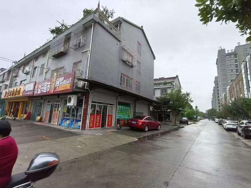 好运转（开心小吃）40平小吃店转让、房租2083/月