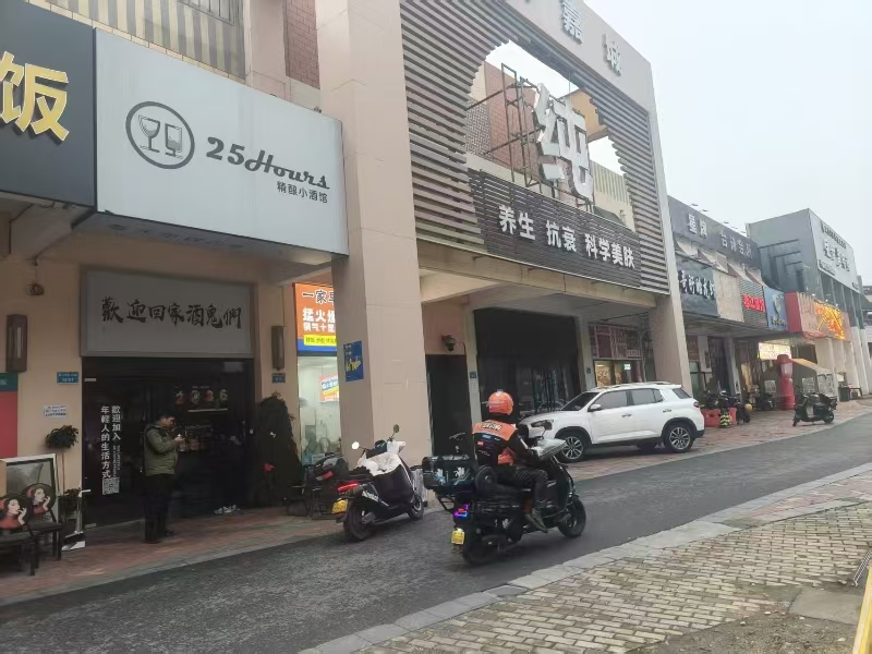 好运转（25hours精酿小酒馆）南湖区万达广场春江中心精装酒馆转让