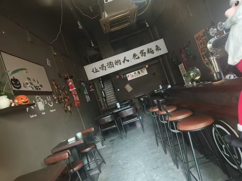 好运转（25hours精酿小酒馆）南湖区万达广场春江中心精装酒馆转让