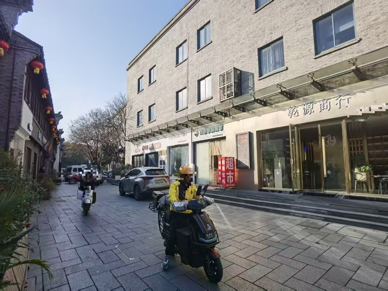 好运转（乾源商行）南湖区梅湾街西区9号楼103号，历史文化街区235㎡商行转让、