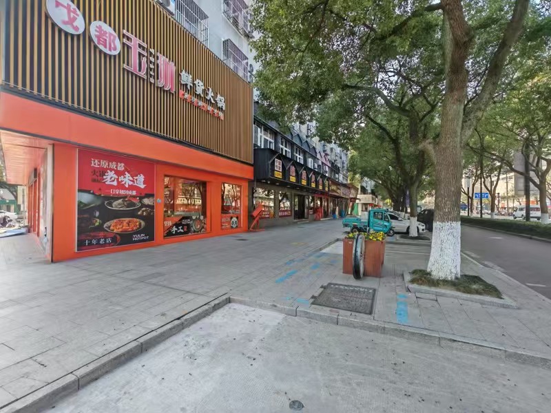 好运转（德信火锅）餐饮专区、转让一个二十三年老店、上下两层400平&nbsp;