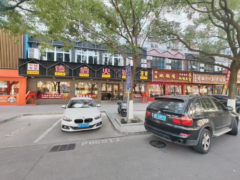 好运转（德信火锅）餐饮专区、转让一个二十三年老店、上下两层400平&nbsp;