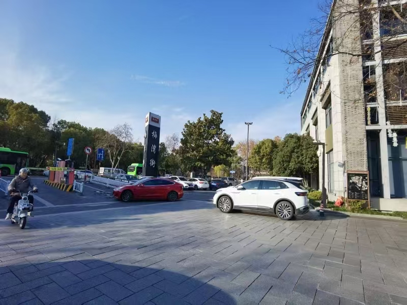好运转（乾源商行）南湖区梅湾街西区9号楼103号，历史文化街区235㎡商行转让、