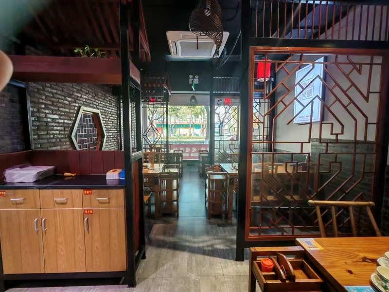 好运转（德信火锅）餐饮专区、转让一个二十三年老店、上下两层400平&nbsp;