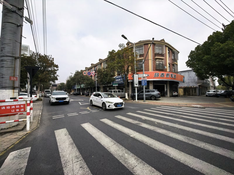 好运转（玛吉斯）桐乡市路口正拐角开了13年汽车美容店转让可空转