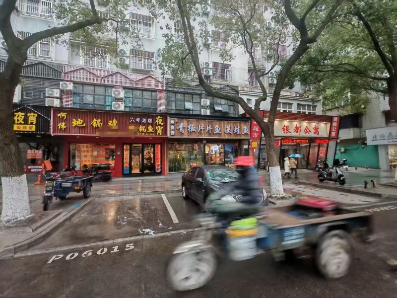 好运转（啊伟地锅鸡地锅鱼）餐饮专区、六年老店、上下两层220平&nbsp;