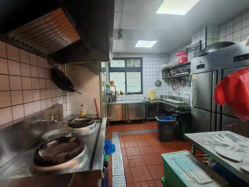 好运转（啊伟地锅鸡地锅鱼）餐饮专区、六年老店、上下两层220平&nbsp;