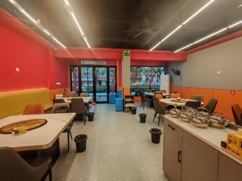 好运转（啊伟地锅鸡地锅鱼）餐饮专区、六年老店、上下两层220平&nbsp;
