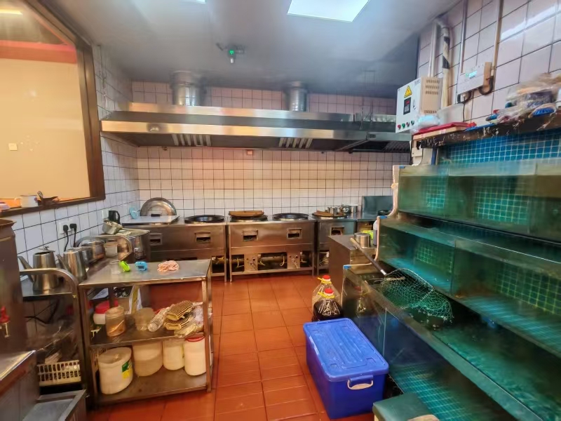 好运转（啊伟地锅鸡地锅鱼）餐饮专区、六年老店、上下两层220平&nbsp;