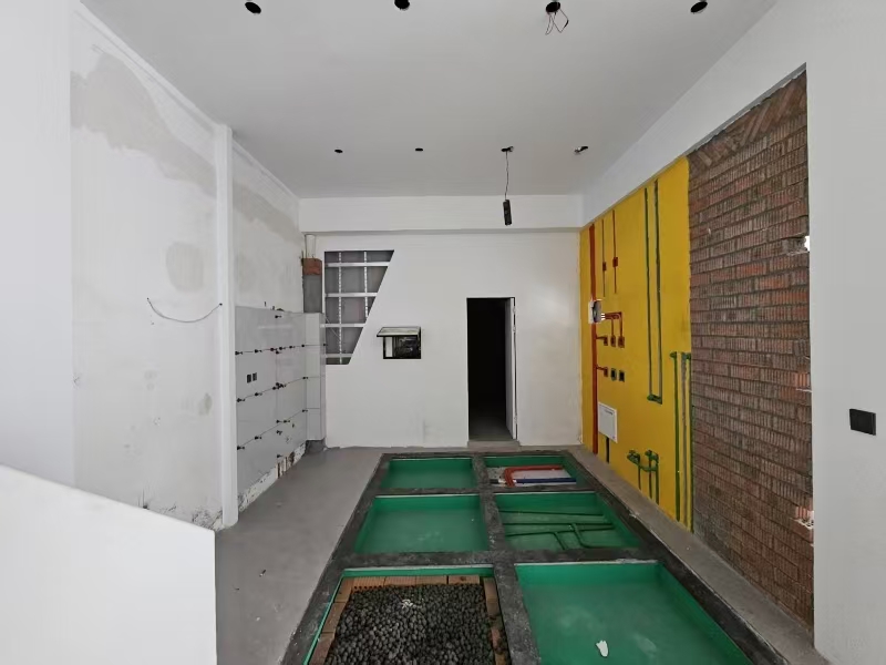 好运转(鼎弘装饰)海宁联合路双小区门口旁100平商铺出租