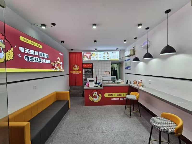 好运转（鸡柳.年糕.薯条）品牌店旁.80平小吃店转让、房租1500/月