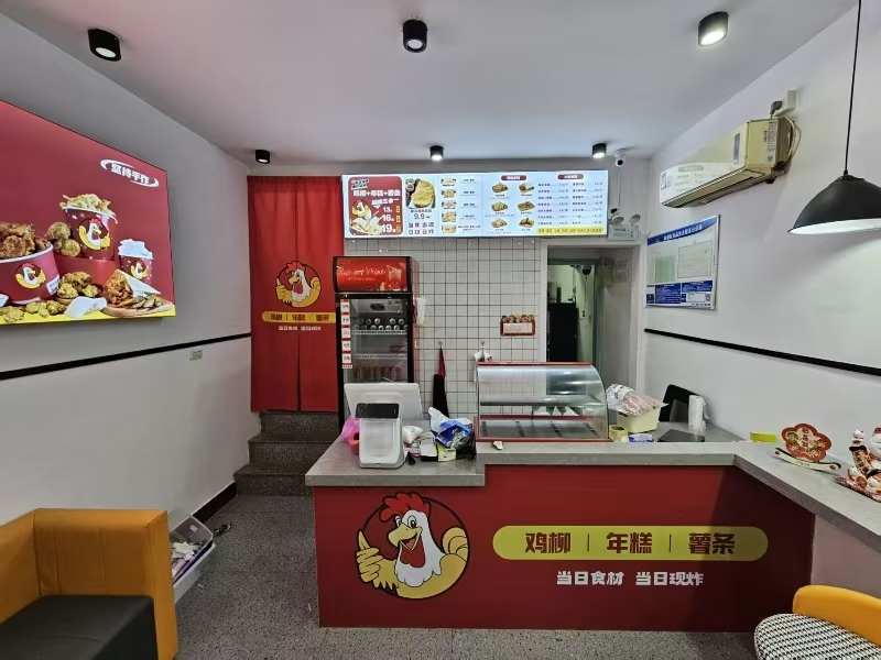 好运转（鸡柳.年糕.薯条）品牌店旁.80平小吃店转让、房租1500/月