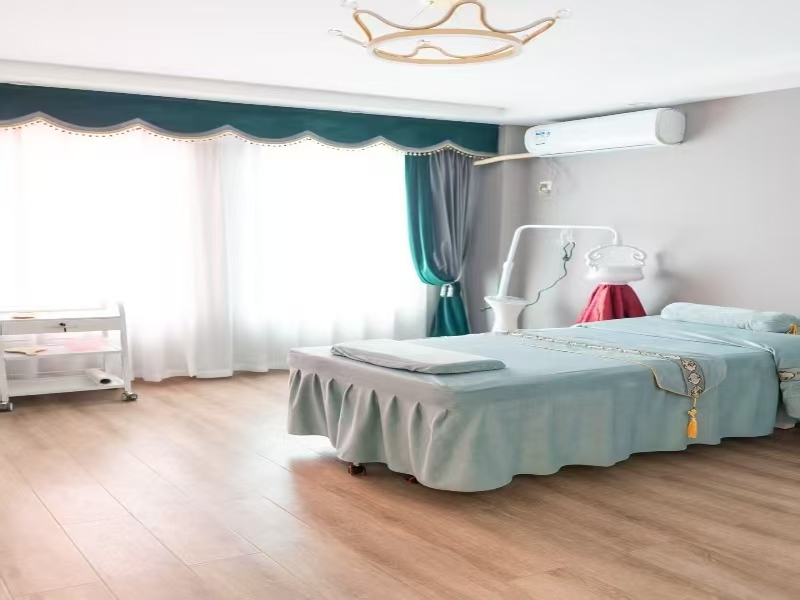 好运转（洛樱阁养生会所）书香名苑小区门口160㎡美容店转让、