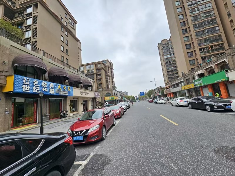 好运转（世纪华联超市）巴黎都市大型中高端小区门口纯一层超市转让