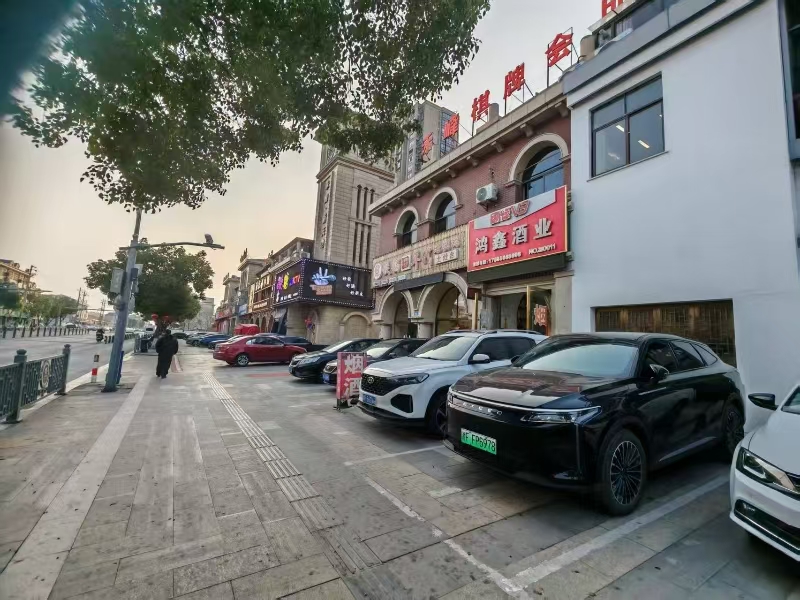 好运转(鸿鑫酒业)成熟小区,美食街、工业园区烟酒店转让