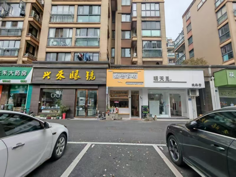 好运转(鼎香食坊)成熟小区,中学,美食街小吃店转让