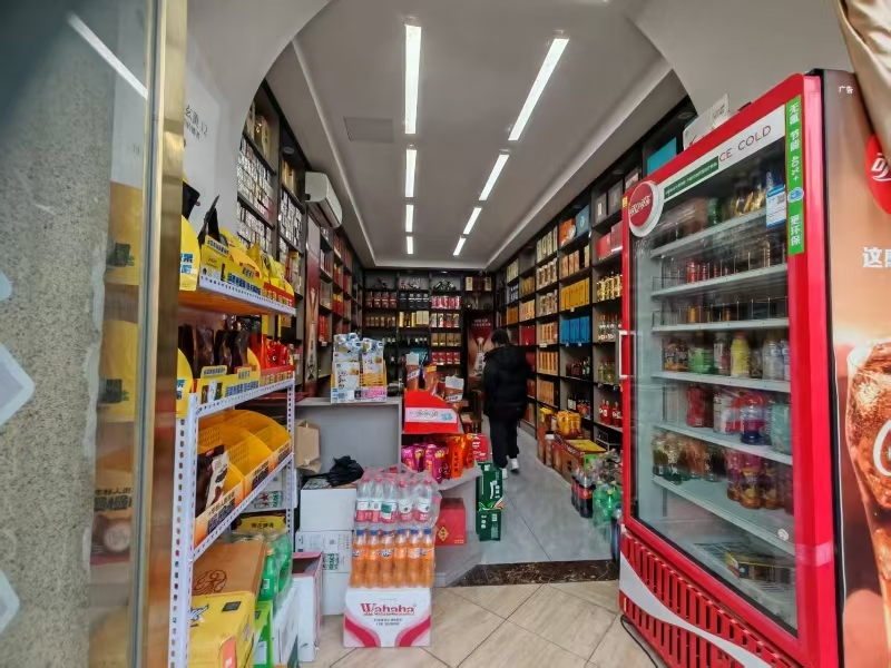 好运转(鸿鑫酒业)成熟小区,美食街、工业园区烟酒店转让