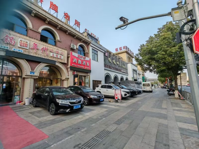 好运转(鸿鑫酒业)成熟小区,美食街、工业园区烟酒店转让