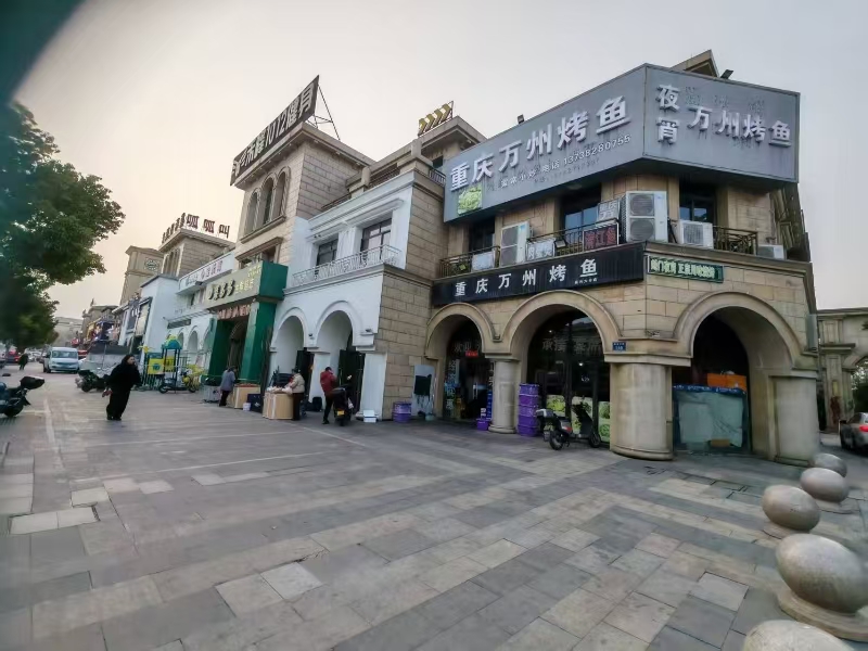 好运转(鸿鑫酒业)成熟小区,美食街、工业园区烟酒店转让