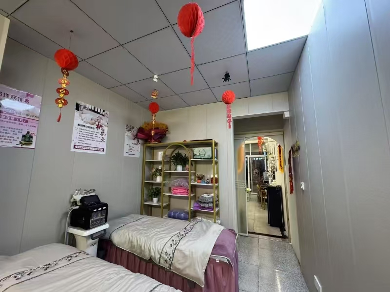 好运转(轻素栖花里)高桥多个小区周围居民聚集地,商圈自带流量,48㎡美容店转让