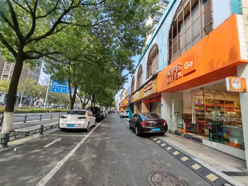 好运转（来伊份）学校、成熟小区门口小吃店转让