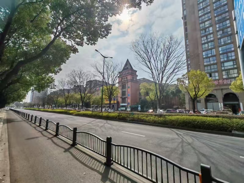 好运转（来伊份）学校、成熟小区门口小吃店转让