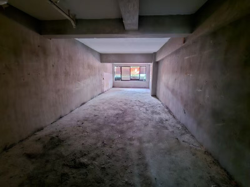 好运转(海宁100㎡商铺出租)海宁一中旁、小区门口边、唯独一间空铺出租