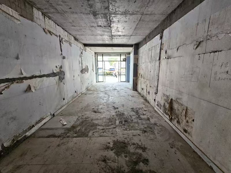 好运转(海宁100㎡商铺出租)海宁一中旁、小区门口边、唯独一间空铺出租