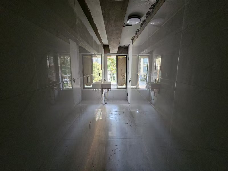 好运转(海宁100㎡商铺出租)海宁一中旁、小区门口边、唯独一间空铺出租