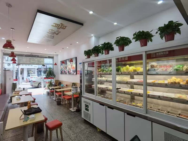 好运转(吉阿婆麻辣烫)新丰镇盛家汇路周围居民聚集地,商圈自带流量,60㎡品牌麻辣烫店转让、