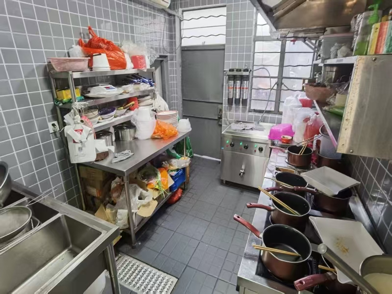 好运转(吉阿婆麻辣烫)新丰镇盛家汇路周围居民聚集地,商圈自带流量,60㎡品牌麻辣烫店转让、