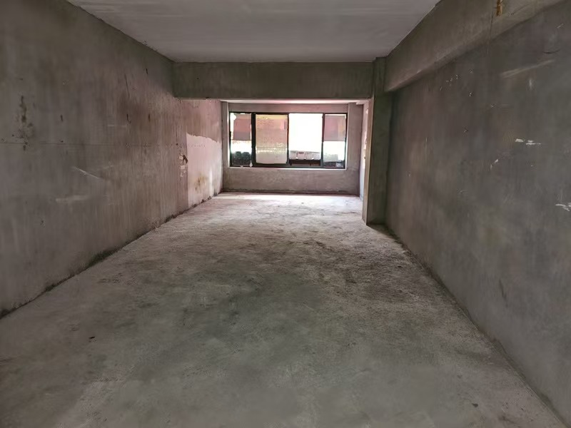 好运转(海宁100㎡商铺出租)海宁一中旁、小区门口边、唯独一间空铺出租