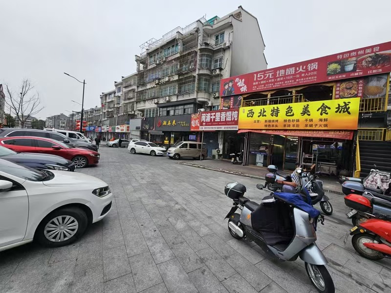 好运转（西北特色美食城）休闲娱乐美食街专区纯一层120㎡精装餐饮店转让