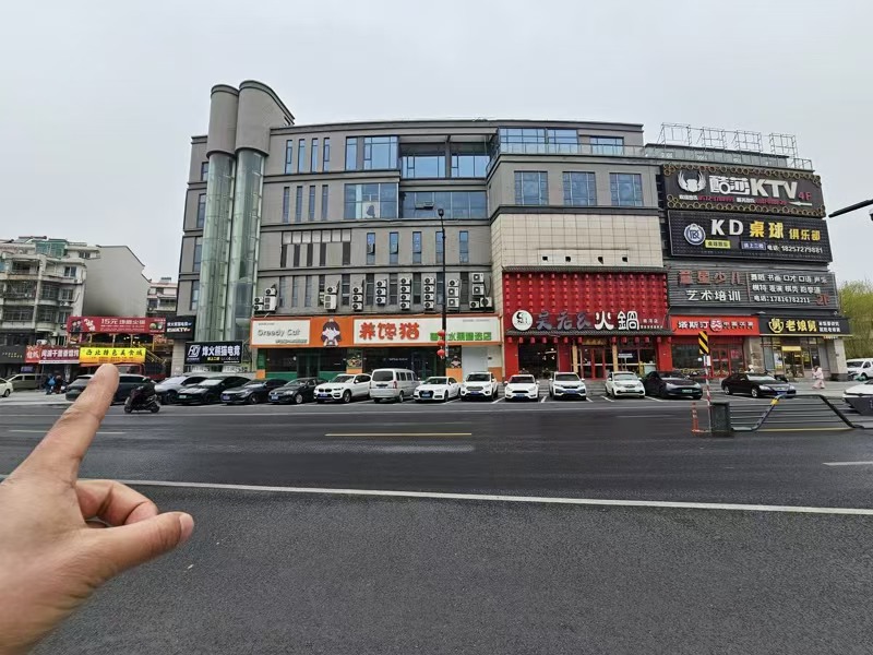 好运转（西北特色美食城）休闲娱乐美食街专区纯一层120㎡精装餐饮店转让