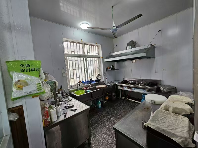 铺易转（鑫钰鑫面馆）工业区附近营业中纯一层95㎡小吃面馆转让